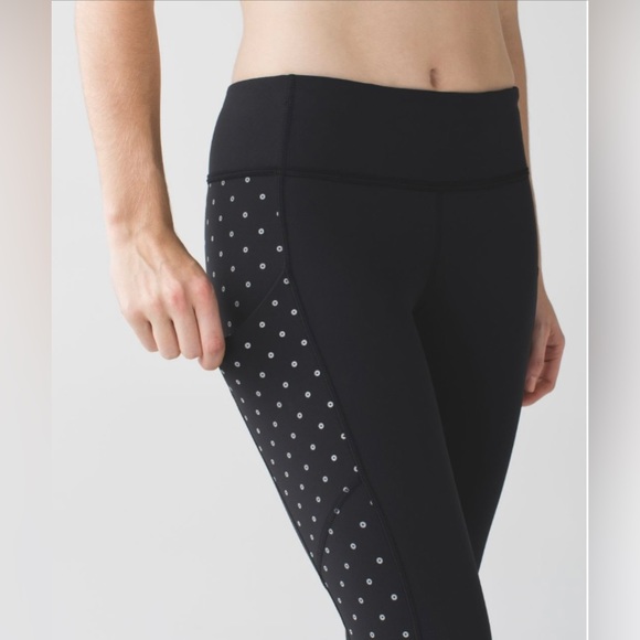 Lululemon Rare Speed Tight IV (Brushed) Reflective Silver Sequin EUC Size - 6 - Picture 6 of 13